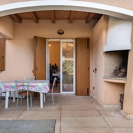 Oliva - Featuring A Private Garden And Access To A Pool شقة