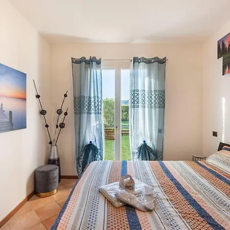 Oliva - Featuring A Private Garden And Access To A Pool شقة Barcuzzi